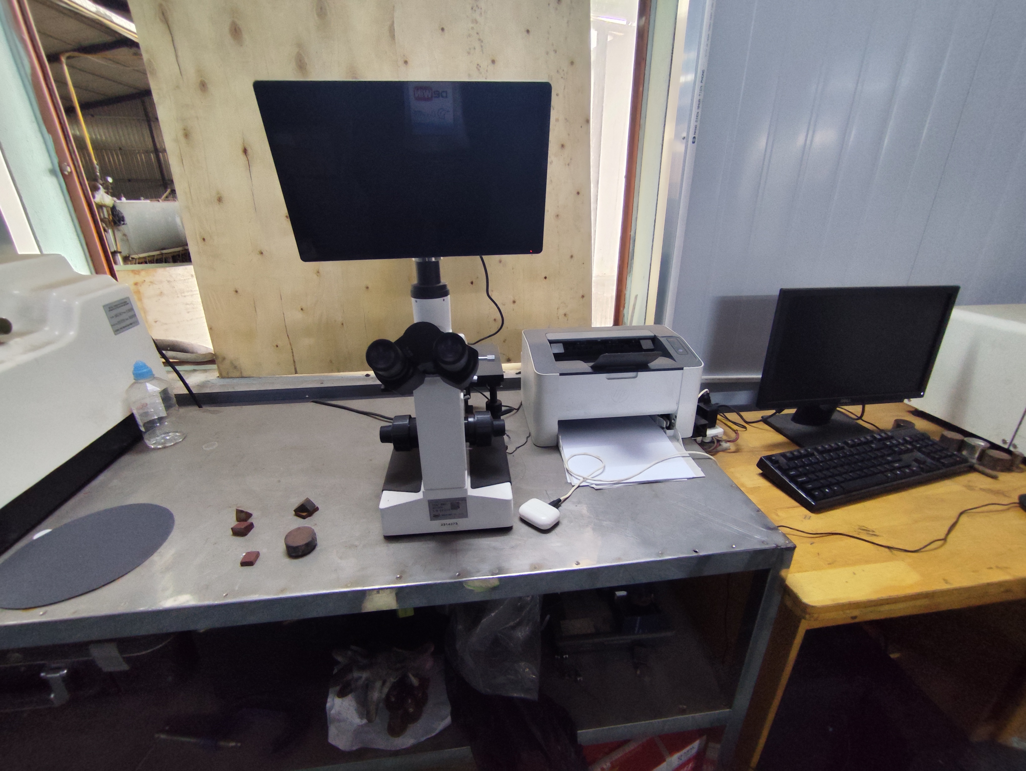Metallurgical Microscope.jpg